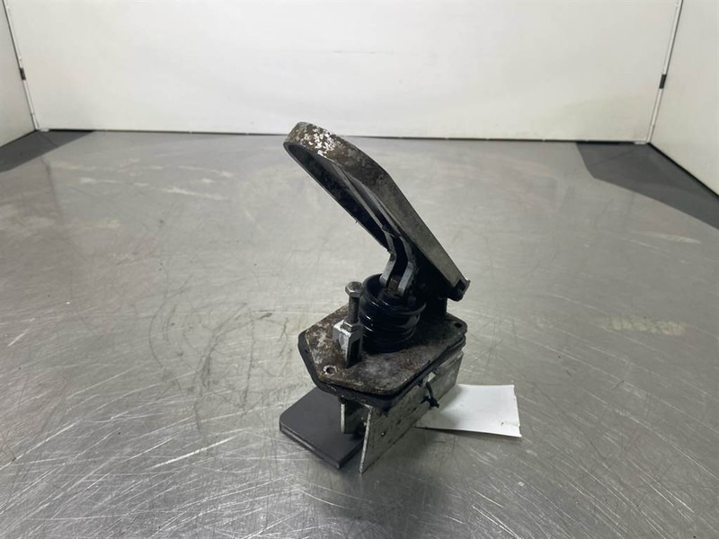 O & K L25.5 - Gas pedal/Fusspedal/Gaspedaal - Cabina e interior para Maquinaria de construcción: foto 2 O & K L25.5 - Gas pedal/Fusspedal/Gaspedaal - Cabina e interior para Maquinaria de construcción: foto 2