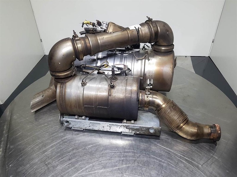 Sennebogen 818 - Exhaust system/Auspuff/Uitlaat - Motor y piezas para Maquinaria de construcción: foto 3 Sennebogen 818 - Exhaust system/Auspuff/Uitlaat - Motor y piezas para Maquinaria de construcción: foto 3