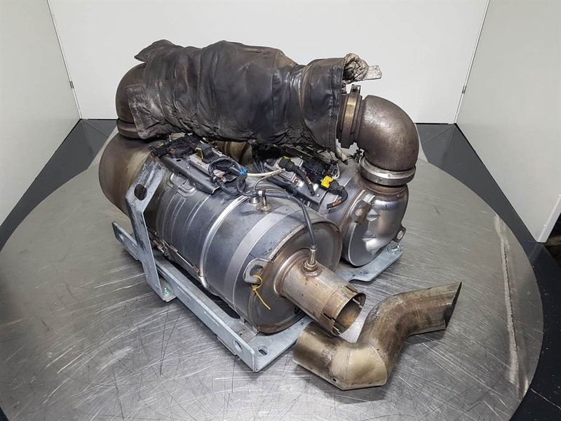 Sennebogen 818 - Exhaust system/Auspuff/Uitlaat - Motor y piezas para Maquinaria de construcción: foto 5 Sennebogen 818 - Exhaust system/Auspuff/Uitlaat - Motor y piezas para Maquinaria de construcción: foto 5