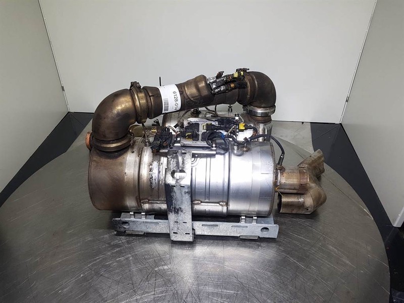 Sennebogen 818 - Exhaust system/Auspuff/Uitlaat - Motor y piezas para Maquinaria de construcción: foto 1 Sennebogen 818 - Exhaust system/Auspuff/Uitlaat - Motor y piezas para Maquinaria de construcción: foto 1