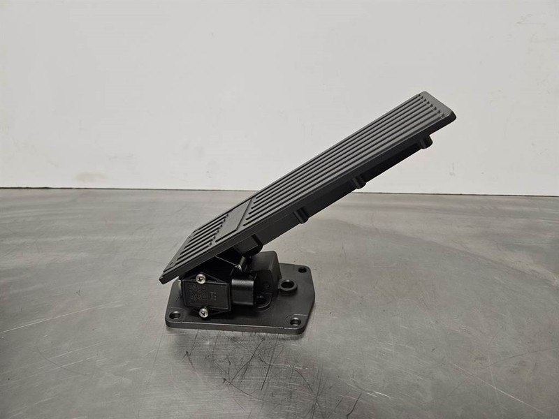 Terex TL260-5350260006-Gas pedal/Fusspedal/Gaspedaal - Sistema eléctrico para Maquinaria de construcción: foto 4 Terex TL260-5350260006-Gas pedal/Fusspedal/Gaspedaal - Sistema eléctrico para Maquinaria de construcción: foto 4