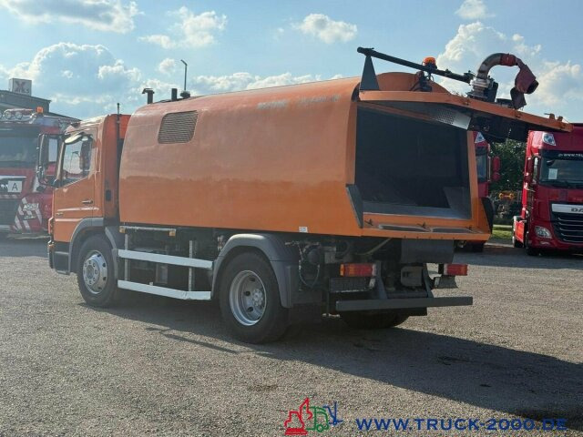 Mercedes-Benz Atego 1518 Bucher Cityfant60 mit Separat Motor - Barredora vial: foto 4 Mercedes-Benz Atego 1518 Bucher Cityfant60 mit Separat Motor - Barredora vial: foto 4