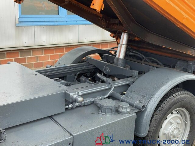 Multicar Kiefer Boki Winterdienst Streuer + Besen 23 TKM - Barredora vial: foto 4 Multicar Kiefer Boki Winterdienst Streuer + Besen 23 TKM - Barredora vial: foto 4