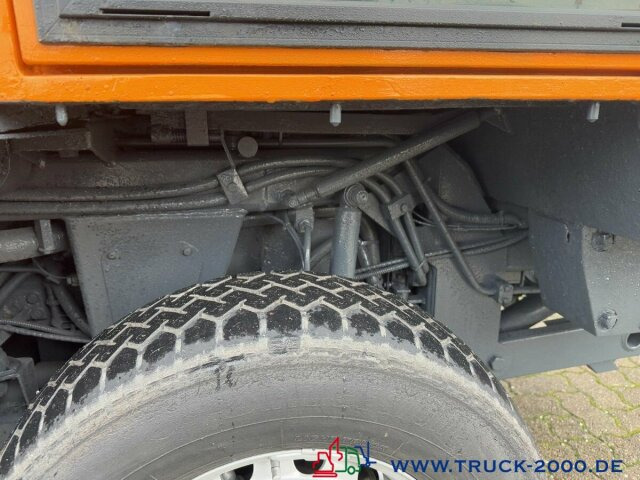 Multicar Kiefer Boki Winterdienst Streuer + Besen 23 TKM - Barredora vial: foto 2 Multicar Kiefer Boki Winterdienst Streuer + Besen 23 TKM - Barredora vial: foto 2