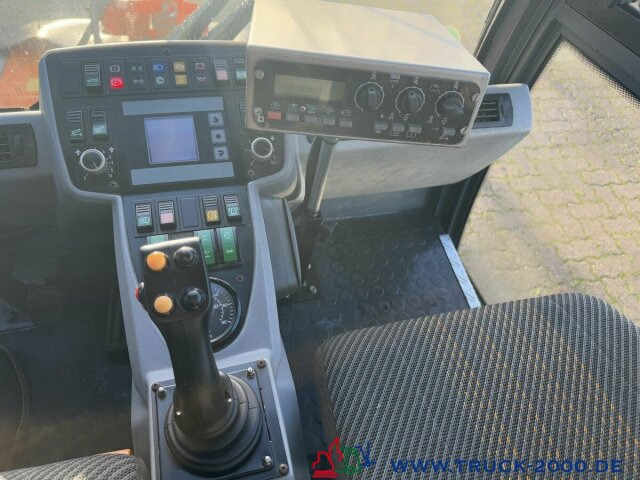Multicar Tremo X56 Winterdienst Streuer + Besen NUR5569KM - Barredora vial: foto 4 Multicar Tremo X56 Winterdienst Streuer + Besen NUR5569KM - Barredora vial: foto 4