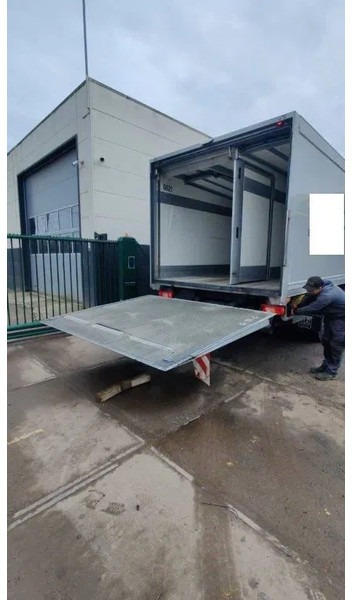 Dhollandia Laadklep / Achtersluitklep 2000 kg MBB / Palfinger / B.A.R. Cargolift - Trampilla elevadora: foto 2 Dhollandia Laadklep / Achtersluitklep 2000 kg MBB / Palfinger / B.A.R. Cargolift - Trampilla elevadora: foto 2