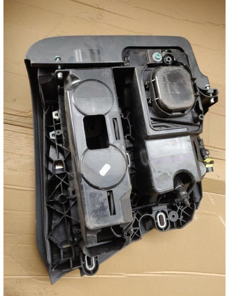 MAN koplamp / headlight TGL Euro6 - Faro delantero: foto 2 MAN koplamp / headlight TGL Euro6 - Faro delantero: foto 2