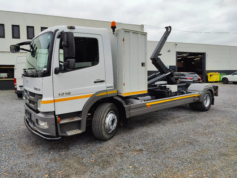 Mercedes-Benz Atego 1218 Containersystem / Hooklift Hyvalift - Camión multibasculante: foto 1 Mercedes-Benz Atego 1218 Containersystem / Hooklift Hyvalift - Camión multibasculante: foto 1