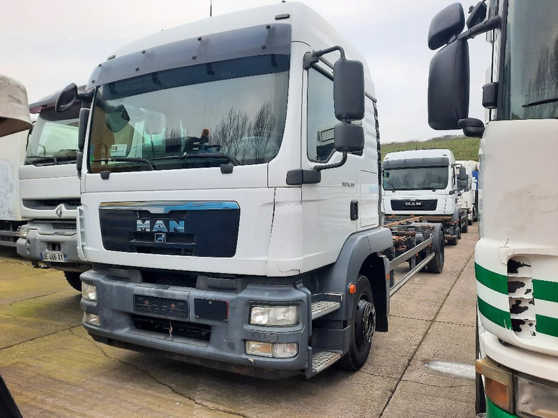 MAN TGM 15.290 4X2 LL - Camión portacontenedore/ Intercambiable: foto 1 MAN TGM 15.290 4X2 LL - Camión portacontenedore/ Intercambiable: foto 1