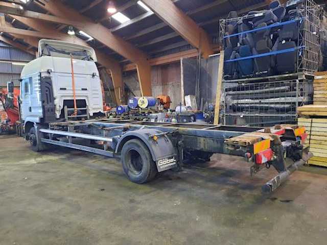 MAN TGM 15.290 4X2 LL - Camión portacontenedore/ Intercambiable: foto 2 MAN TGM 15.290 4X2 LL - Camión portacontenedore/ Intercambiable: foto 2