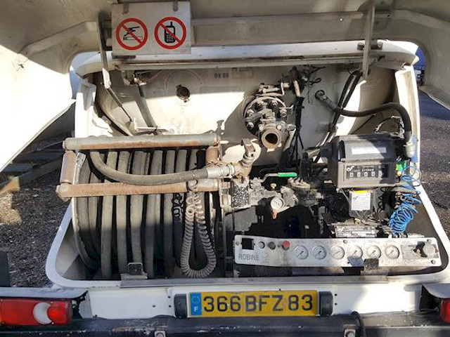 Renault MIDLUM 220 GAS / LPG - Camión cisterna: foto 5 Renault MIDLUM 220 GAS / LPG - Camión cisterna: foto 5