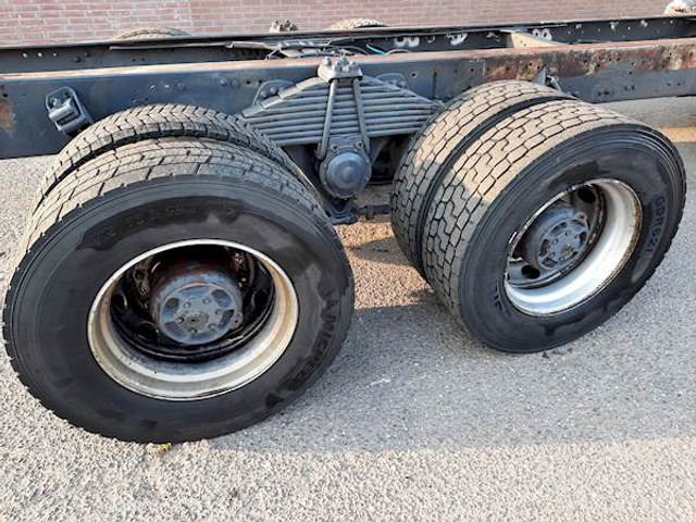 Volvo F 12 6*4 STEEL SUSPENSION - Camión chasis: foto 2 Volvo F 12 6*4 STEEL SUSPENSION - Camión chasis: foto 2