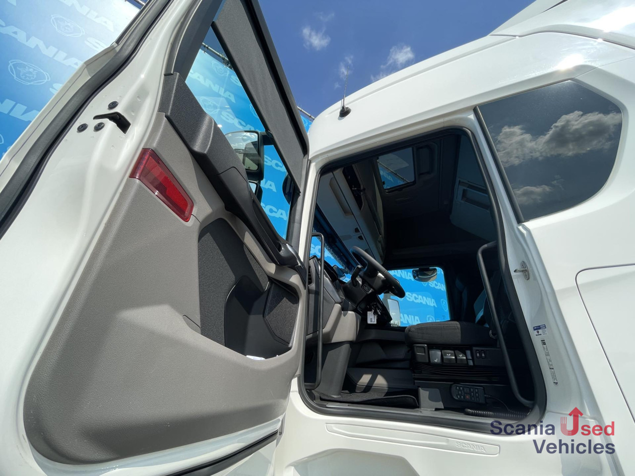 SCANIA R 450 A4x2NA DIFF-L RETARDER ACC SMART 2 - Cabeza tractora: foto 4 SCANIA R 450 A4x2NA DIFF-L RETARDER ACC SMART 2 - Cabeza tractora: foto 4