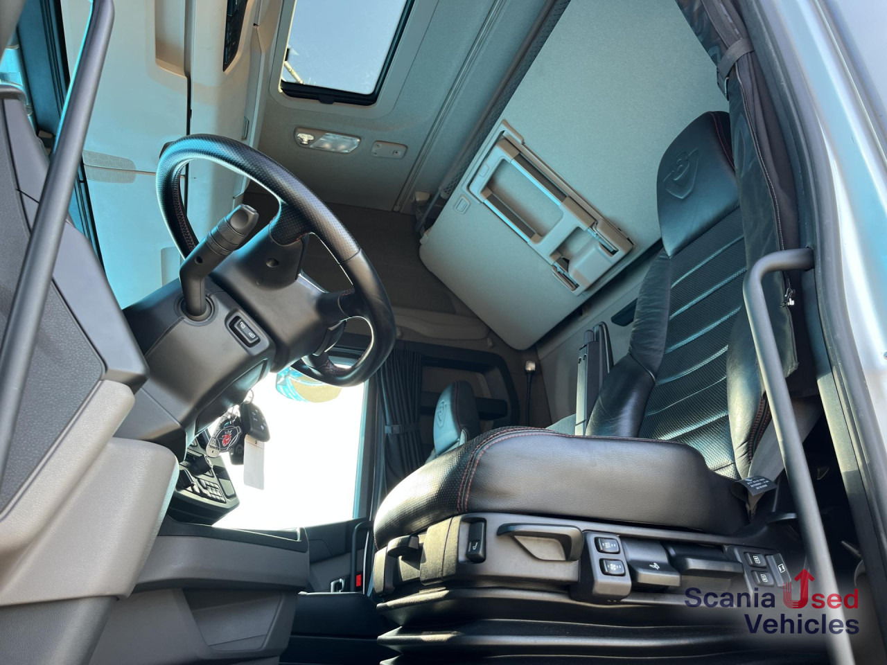 SCANIA R 730 A4x2NB V8 RETARDER FULL AIR 9T NAVI LED S2 - Cabeza tractora: foto 4 SCANIA R 730 A4x2NB V8 RETARDER FULL AIR 9T NAVI LED S2 - Cabeza tractora: foto 4