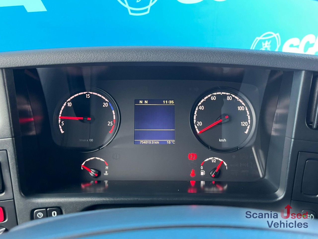 SCANIA P 280 DB4x2MNA TAILLIFT 2T BOX 750x249x230cm - Camión caja cerrada: foto 3 SCANIA P 280 DB4x2MNA TAILLIFT 2T BOX 750x249x230cm - Camión caja cerrada: foto 3