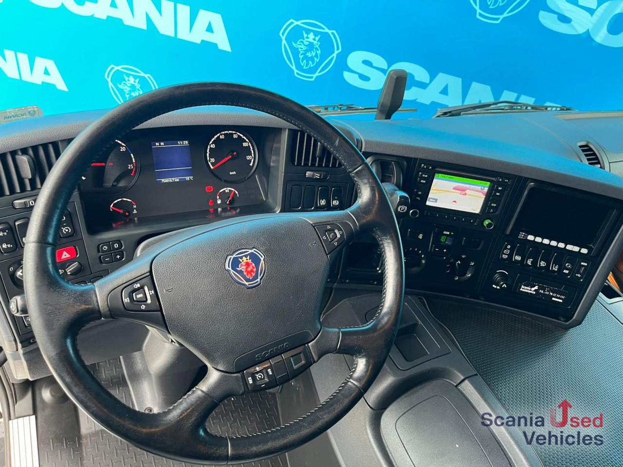 SCANIA P 280 DB4x2MNA TAILLIFT 2T BOX 750x249x230cm - Camión caja cerrada: foto 2 SCANIA P 280 DB4x2MNA TAILLIFT 2T BOX 750x249x230cm - Camión caja cerrada: foto 2