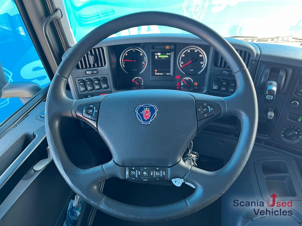 SCANIA P 320 DB6x2*4MNB RETARDER FULL AIR 8T TAIL LIFT 2T - Camión caja cerrada: foto 5 SCANIA P 320 DB6x2*4MNB RETARDER FULL AIR 8T TAIL LIFT 2T - Camión caja cerrada: foto 5