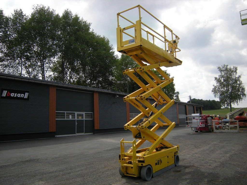 Genie GS 2632, Scherenarbeitsbühne Genie 10 m - Camión con plataforma elevadora: foto 2 Genie GS 2632, Scherenarbeitsbühne Genie 10 m - Camión con plataforma elevadora: foto 2