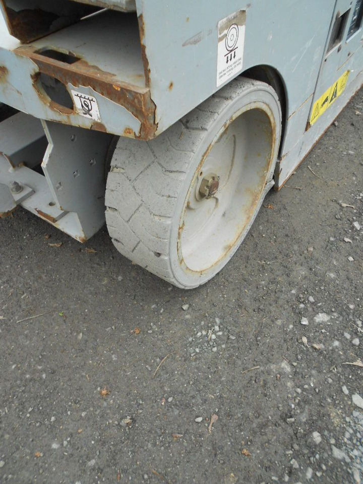 Camión con plataforma elevadora Genie GS 2646, Scherenarbeitsbühne Genie 9,9 m: foto 10