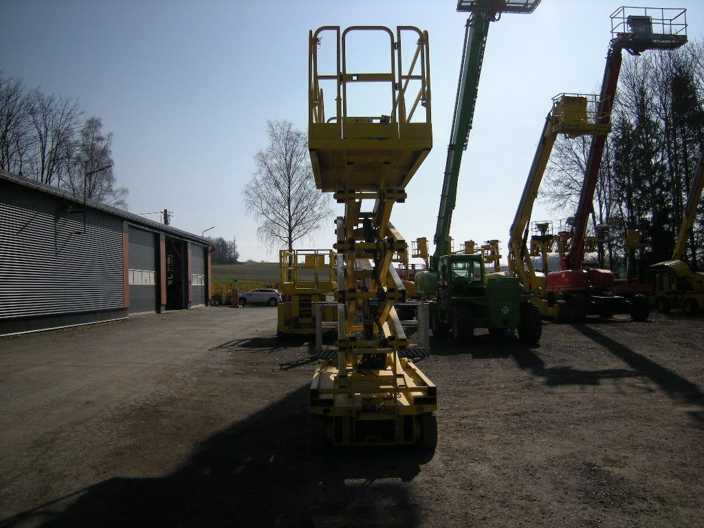 Genie GS 3246, Scherenarbeitsbühne Genie 11,9 m - Camión con plataforma elevadora: foto 3 Genie GS 3246, Scherenarbeitsbühne Genie 11,9 m - Camión con plataforma elevadora: foto 3
