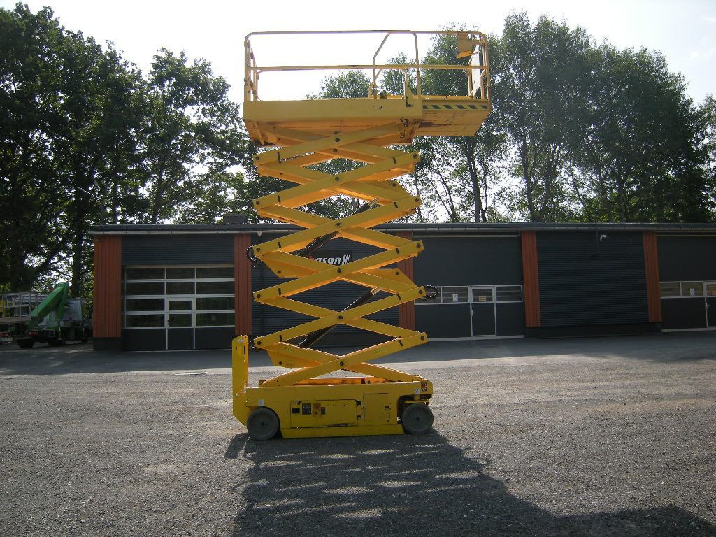Genie GS 4047 Scherenarbeitsbühne Genie 14 m - Camión con plataforma elevadora: foto 1 Genie GS 4047 Scherenarbeitsbühne Genie 14 m - Camión con plataforma elevadora: foto 1