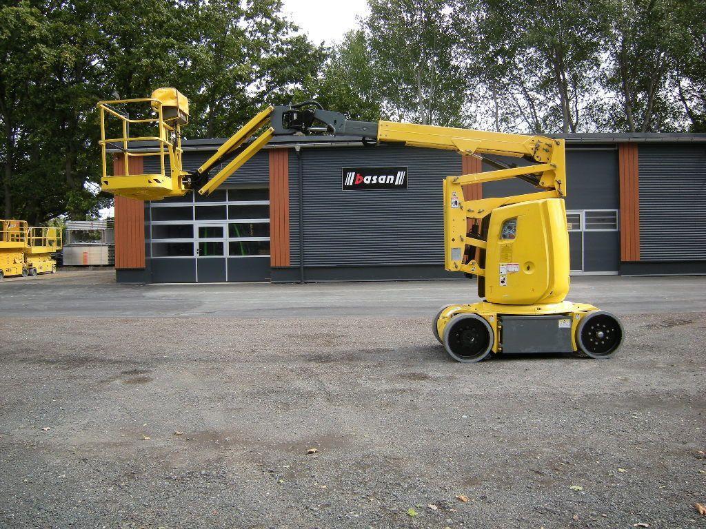 Haulotte HA12CJ+ , AH 12m, Korbarm drehbar - Camión con plataforma elevadora: foto 1 Haulotte HA12CJ+ , AH 12m, Korbarm drehbar - Camión con plataforma elevadora: foto 1