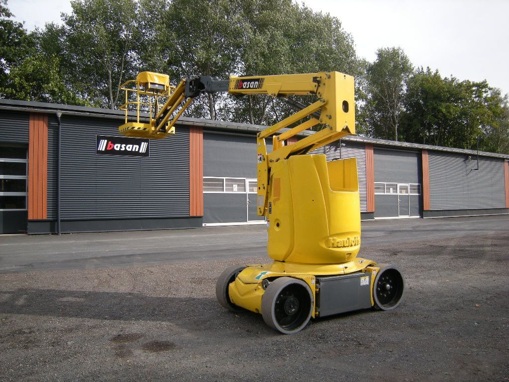 Haulotte HA12CJ+ , AH 12m, Korbarm drehbar - Camión con plataforma elevadora: foto 3 Haulotte HA12CJ+ , AH 12m, Korbarm drehbar - Camión con plataforma elevadora: foto 3