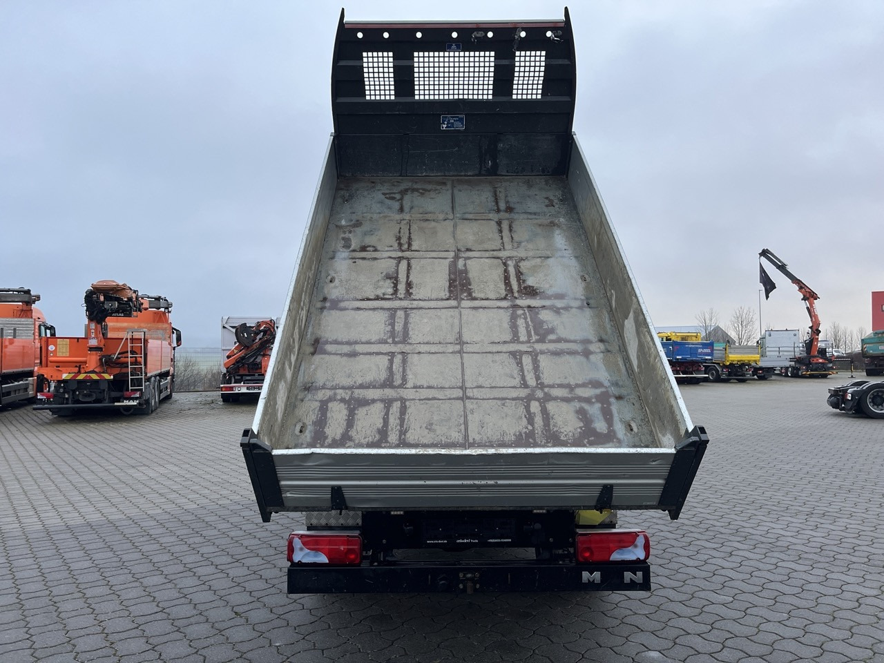 MAN TGE 3.180 4x2 Zwillingsbereift - Furgoneta basculante: foto 3 MAN TGE 3.180 4x2 Zwillingsbereift - Furgoneta basculante: foto 3