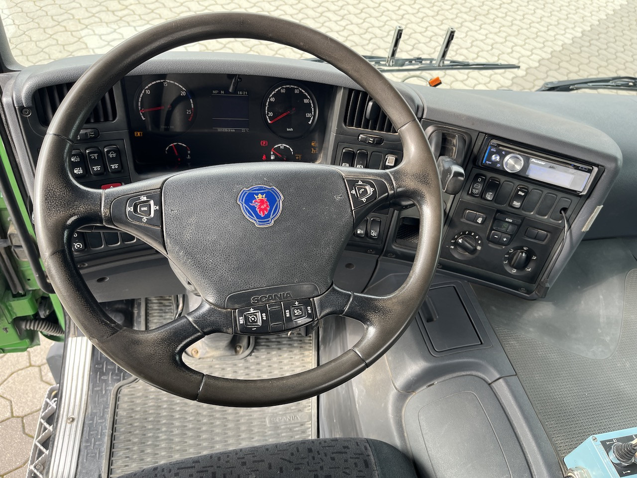 Scania P360 6x2 Trösch Absetzkipper Container - Camión portacontenedor de cadenas: foto 2 Scania P360 6x2 Trösch Absetzkipper Container - Camión portacontenedor de cadenas: foto 2