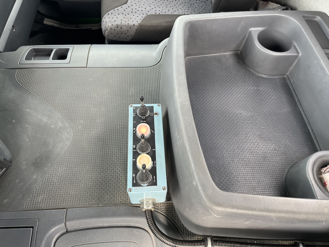 Scania P360 6x2 Trösch Absetzkipper Container - Camión portacontenedor de cadenas: foto 4 Scania P360 6x2 Trösch Absetzkipper Container - Camión portacontenedor de cadenas: foto 4