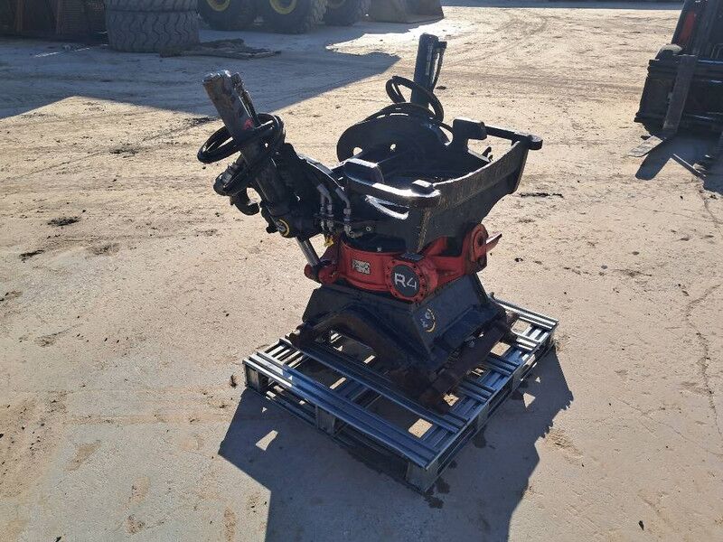 ROTOTILT R4 - Implemento para Maquinaria de construcción: foto 1 ROTOTILT R4 - Implemento para Maquinaria de construcción: foto 1