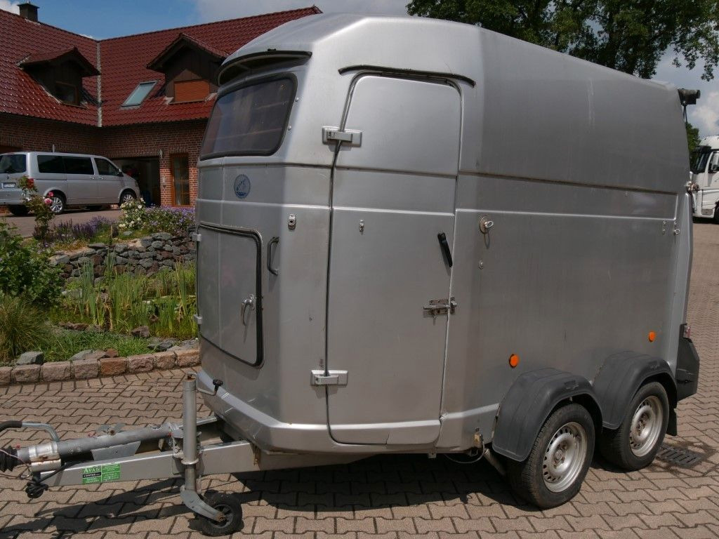 Westfalia Vollpoly 2 Pferde mit Sattelkammer - Remolque para caballos: foto 1 Westfalia Vollpoly 2 Pferde mit Sattelkammer - Remolque para caballos: foto 1