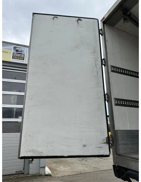 Camión frigorífico Scania P410 6x2 Fleisch LKW Rohrbahnen Vector 1550: foto 16