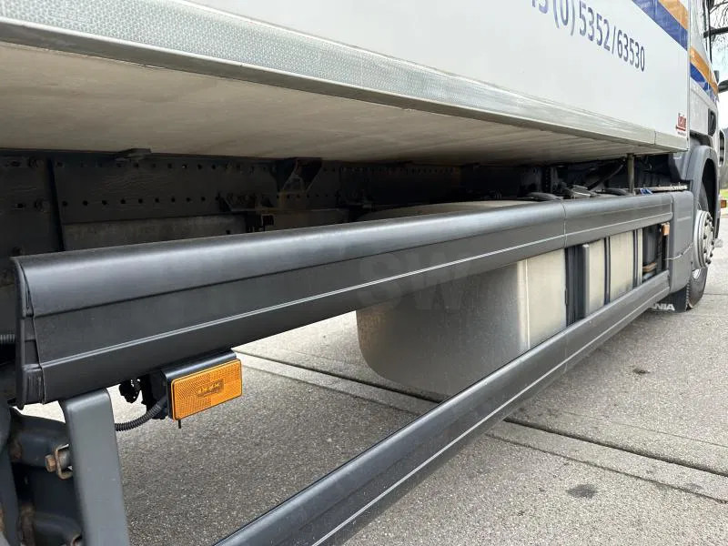 Camión frigorífico Scania P410 6x2 Fleisch LKW Rohrbahnen Vector 1550: foto 12