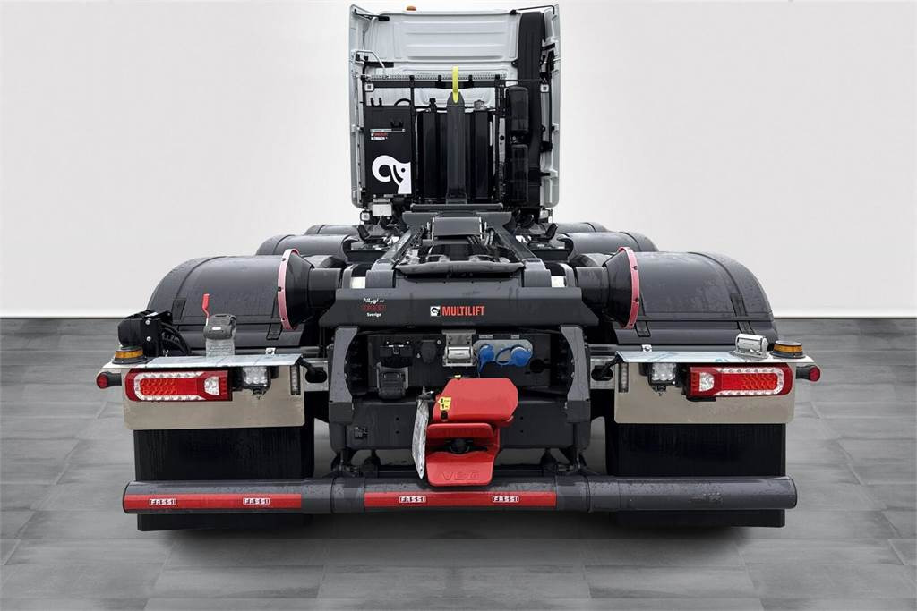 Leasing de  Mercedes-Benz AROCS 3253 8x4 Koukkuauto Mercedes-Benz AROCS 3253 8x4 Koukkuauto: foto 6