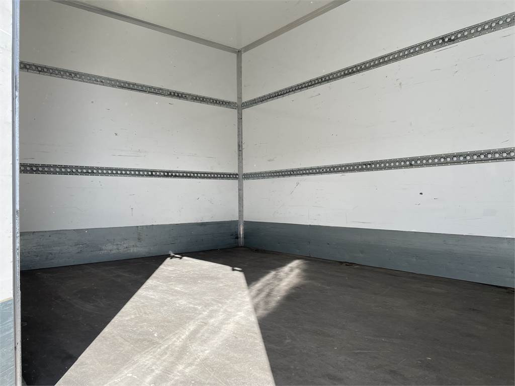 Mercedes-Benz ATEGO 1223L - Camión caja cerrada: foto 4 Mercedes-Benz ATEGO 1223L - Camión caja cerrada: foto 4