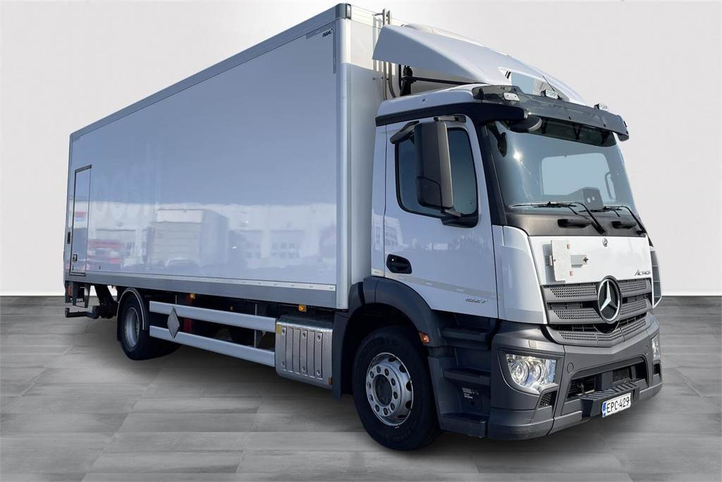 Mercedes-Benz Actros 1827 4x2 8,7m umpikori+PL nostin - Camión isotérmico: foto 2 Mercedes-Benz Actros 1827 4x2 8,7m umpikori+PL nostin - Camión isotérmico: foto 2