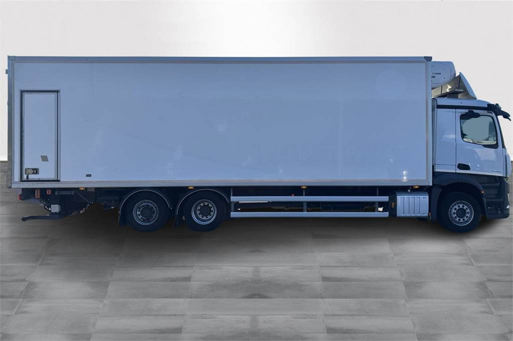 Mercedes-Benz Actros 2551 9.9m FRC 07/2027 - Camión isotérmico: foto 5 Mercedes-Benz Actros 2551 9.9m FRC 07/2027 - Camión isotérmico: foto 5