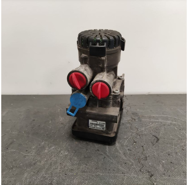 Volvo Volvo - 20828237 - Modulator vooras - Piezas de recambio para Camión: foto 2 Volvo Volvo - 20828237 - Modulator vooras - Piezas de recambio para Camión: foto 2