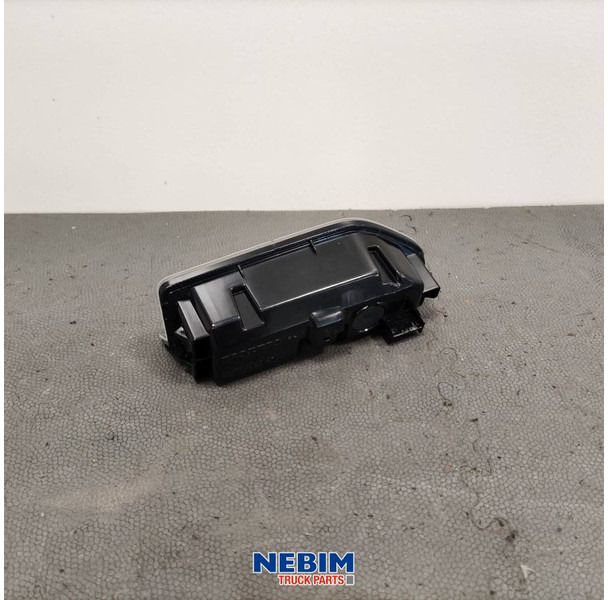 Volvo Volvo - 84810911 - Binnenlicht rechts R/W - Piezas de recambio para Camión: foto 2 Volvo Volvo - 84810911 - Binnenlicht rechts R/W - Piezas de recambio para Camión: foto 2