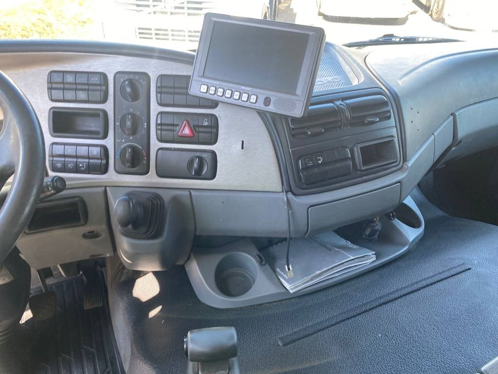 Camión caja cerrada Mercedes-Benz Actros 1832: foto 13
