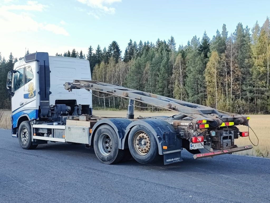 Volvo FH 13 420 - Camión portacontenedor de cadenas: foto 3 Volvo FH 13 420 - Camión portacontenedor de cadenas: foto 3