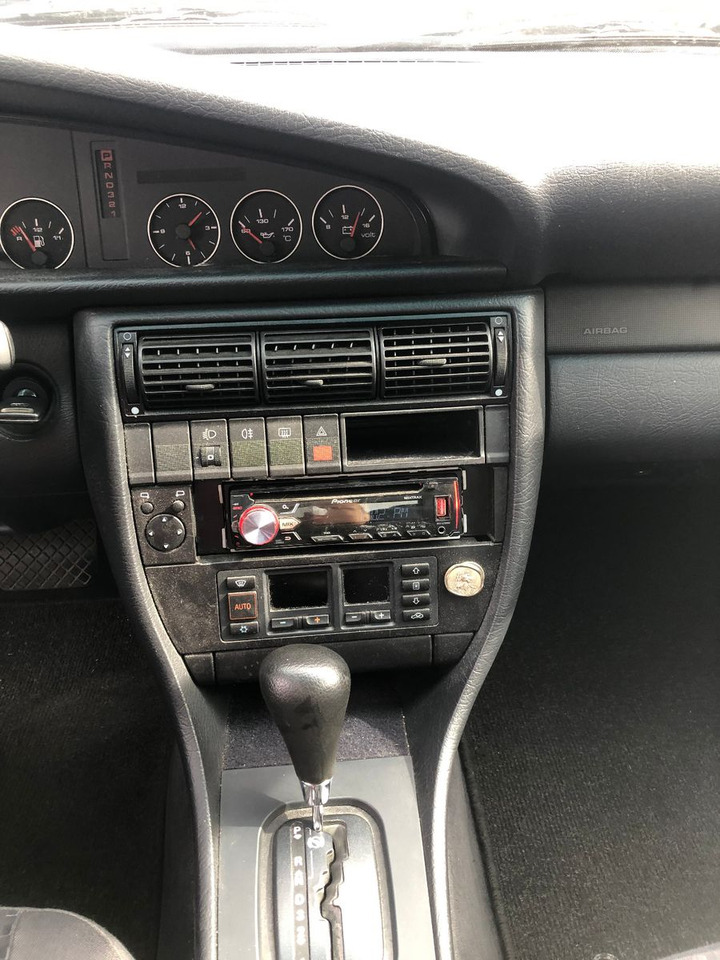 Sedan Audi A6 C4 1.8 Automatik: foto 10