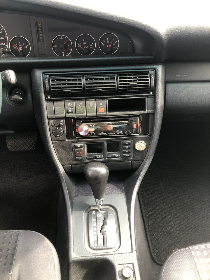 Sedan Audi A6 C4 1.8 Automatik: foto 11