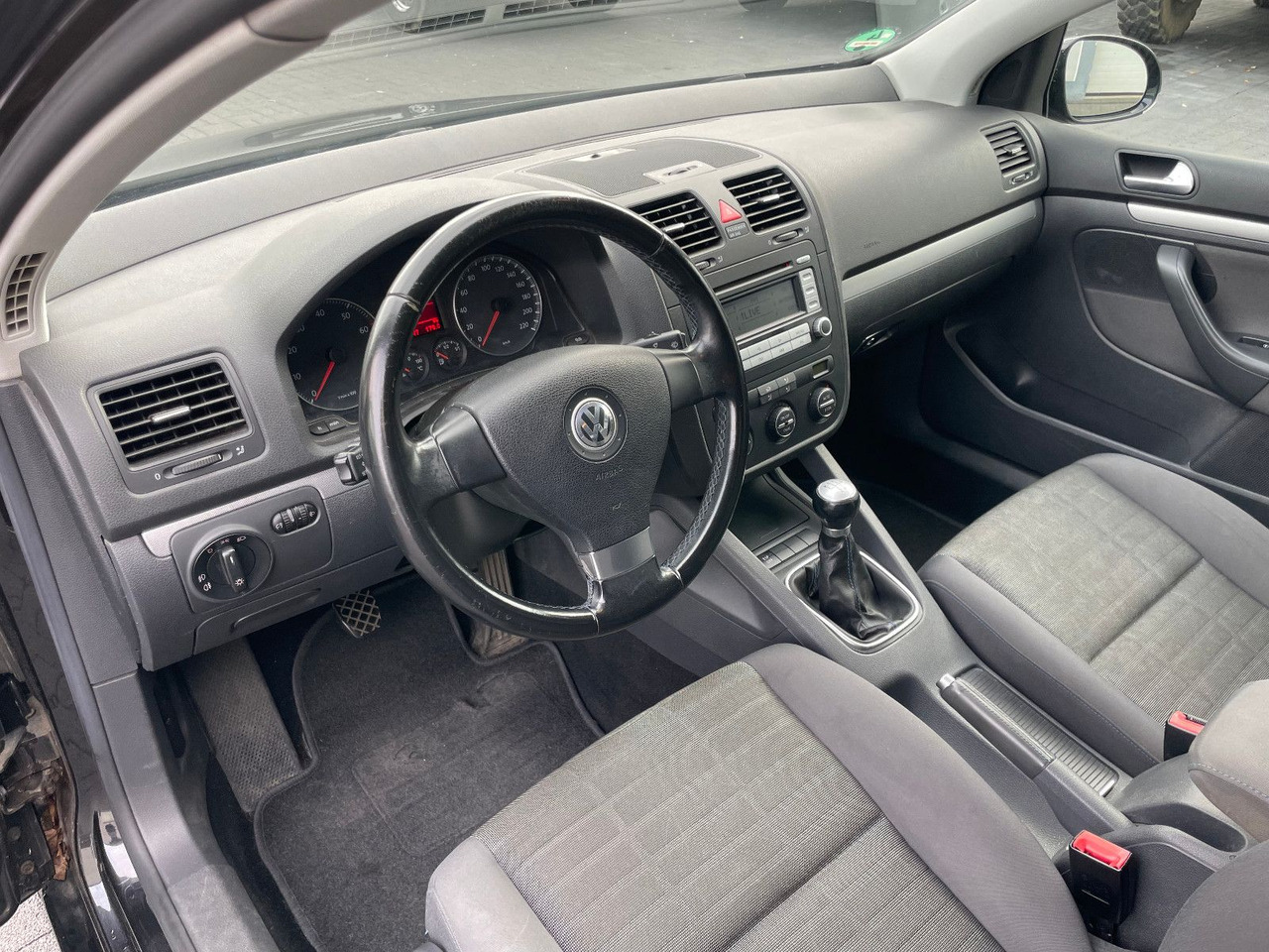 Sedan Volkswagen Golf V Lim. Tour 1.4i: foto 13