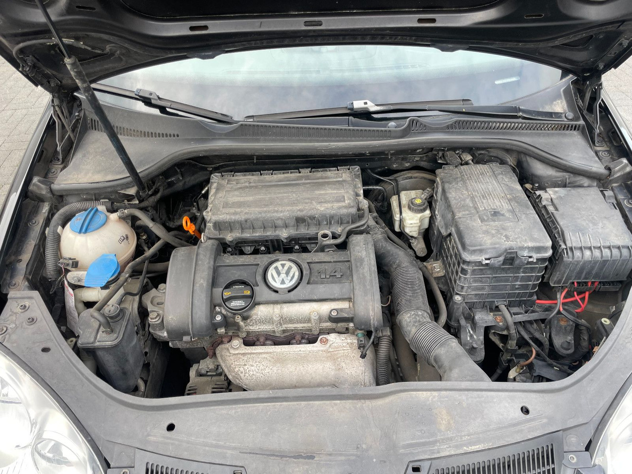 Sedan Volkswagen Golf V Lim. Tour 1.4i: foto 21