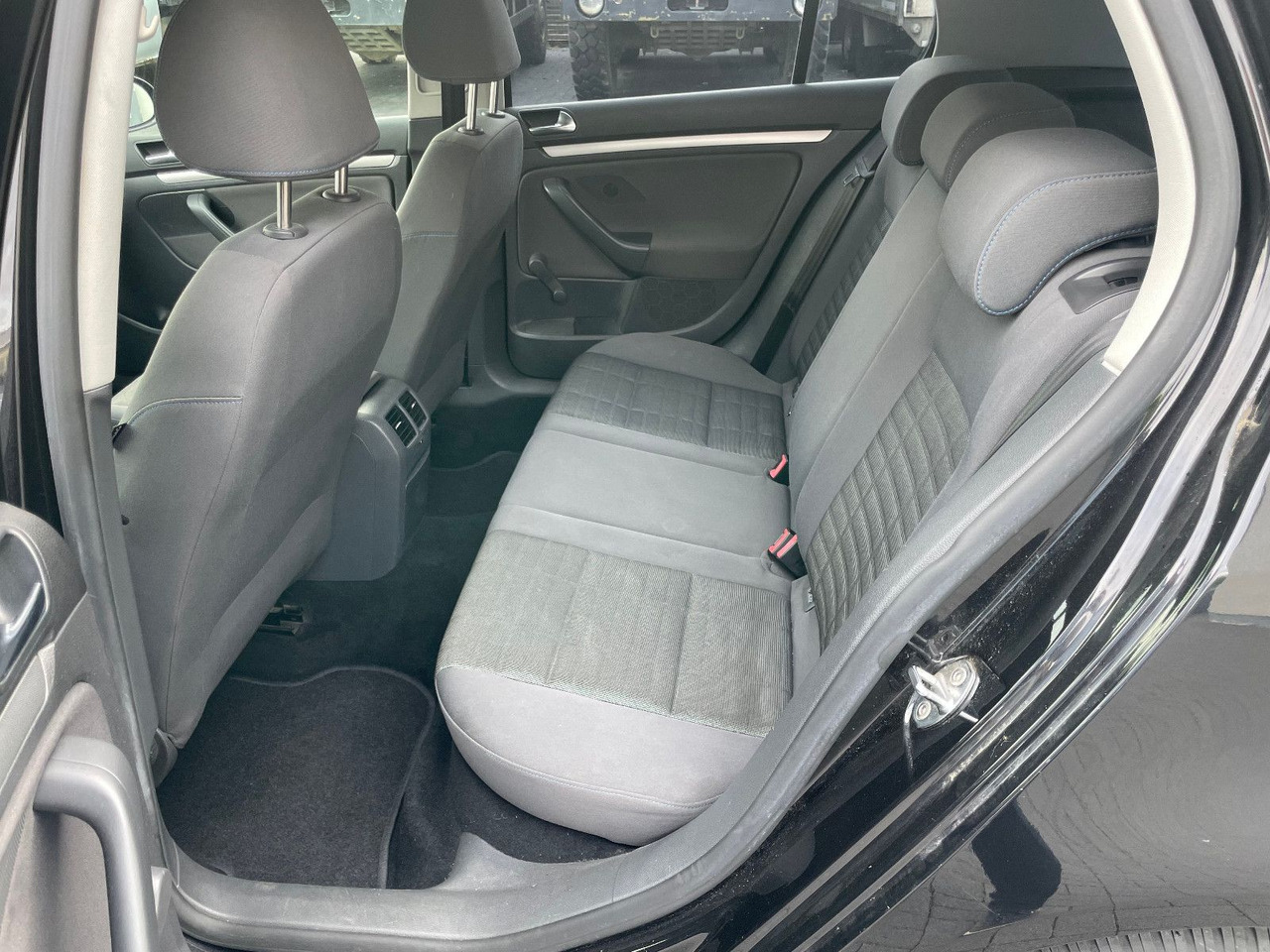 Sedan Volkswagen Golf V Lim. Tour 1.4i: foto 14
