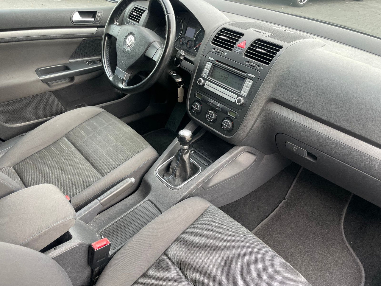 Sedan Volkswagen Golf V Lim. Tour 1.4i: foto 19