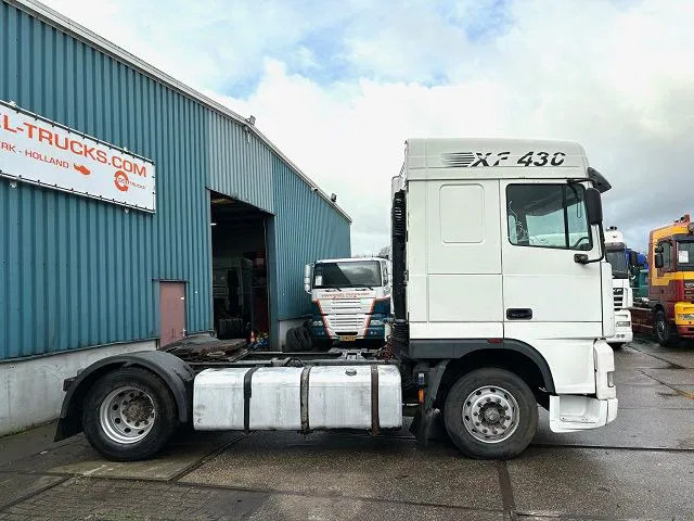 DAF 95.430 XF SPACECAB (EURO 3 / ZF16 MANUAL GEARBOX / ZF-INTARDER / AIRCONDITIONING) - Cabeza tractora: foto 4 DAF 95.430 XF SPACECAB (EURO 3 / ZF16 MANUAL GEARBOX / ZF-INTARDER / AIRCONDITIONING) - Cabeza tractora: foto 4