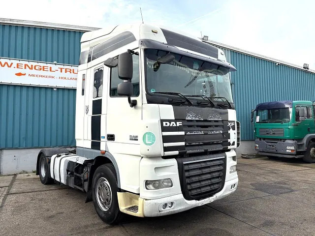 DAF XF 105.460 ATE SPACECAB (EURO 5 / ZF16 MANUAL GEARBOX / 995+500 LITER DIESELTANK / FRIDGE UNDER BED / ETC.) - Cabeza tractora: foto 2 DAF XF 105.460 ATE SPACECAB (EURO 5 / ZF16 MANUAL GEARBOX / 995+500 LITER DIESELTANK / FRIDGE UNDER BED / ETC.) - Cabeza tractora: foto 2